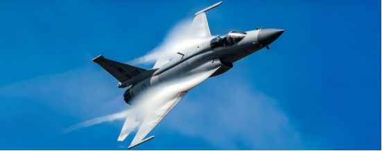 高空强辐射的军用飞机